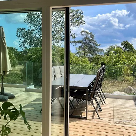 Nybygget Hus I Taet Pa Klipper, Skov Og Hav * Svaneke