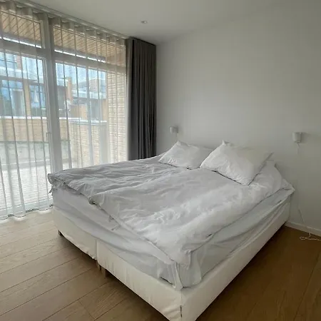 Nybygget Hus I Taet Pa Klipper, Skov Og Hav
