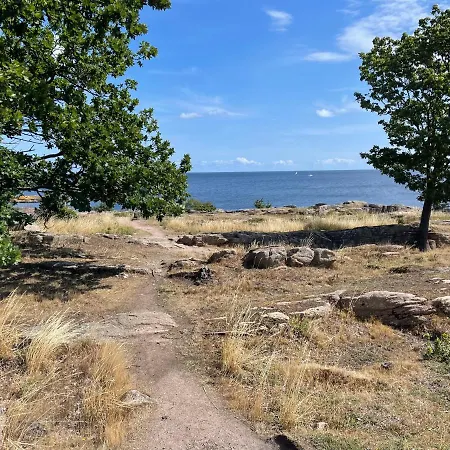 Nybygget Hus I Taet Pa Klipper, Skov Og Hav *